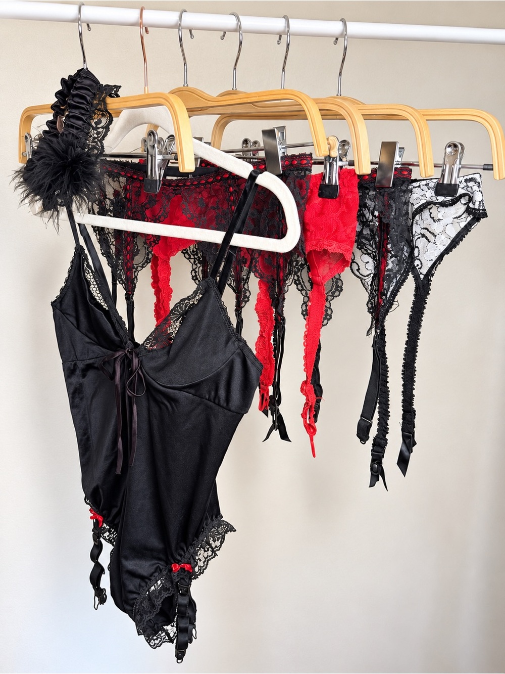 Frederick's of Hollywood Vintage Bundle Burlesque Feather Garter Showgirl 80s